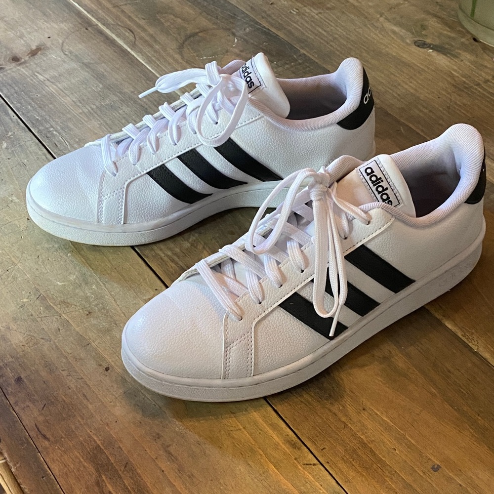 Adidas Men's Classic White and Black Sneakers.  Size 9.5 men’s, or women size 10